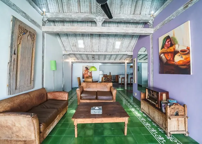 Villa West - Charming 2 Bdr In Oberoi - Perfect Location!