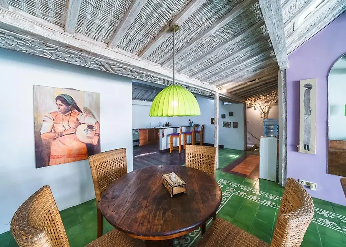 Villa West - Charming 2 Bdr In Oberoi - Perfect Location! Seminyak