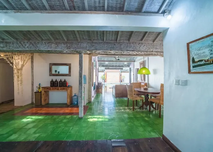 Villa West - Charming 2 Bdr In Oberoi - Perfect Location! Seminyak