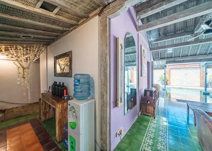 West - Charming 2 Bdr In Oberoi - Perfect Location! *
