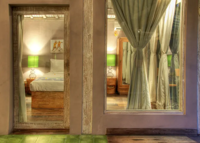 Villa West - Charming 2 Bdr In Oberoi - Perfect Location! Seminyak