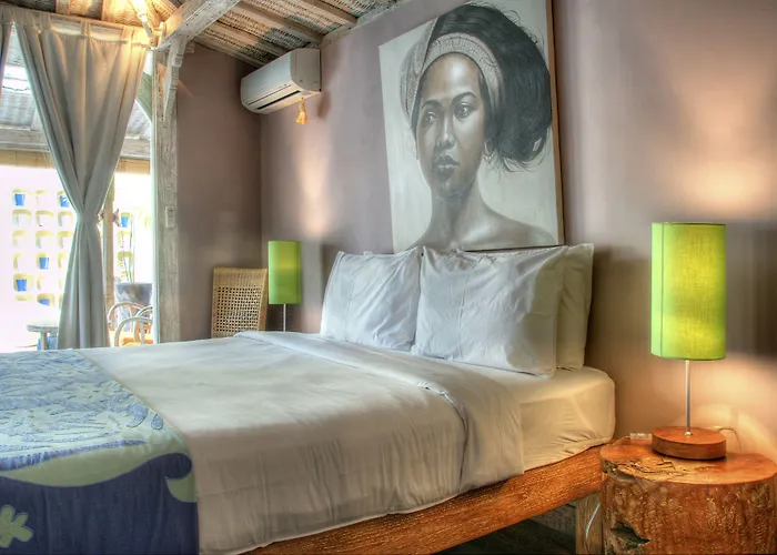 West - Charming 2 Bdr In Oberoi - Perfect Location!